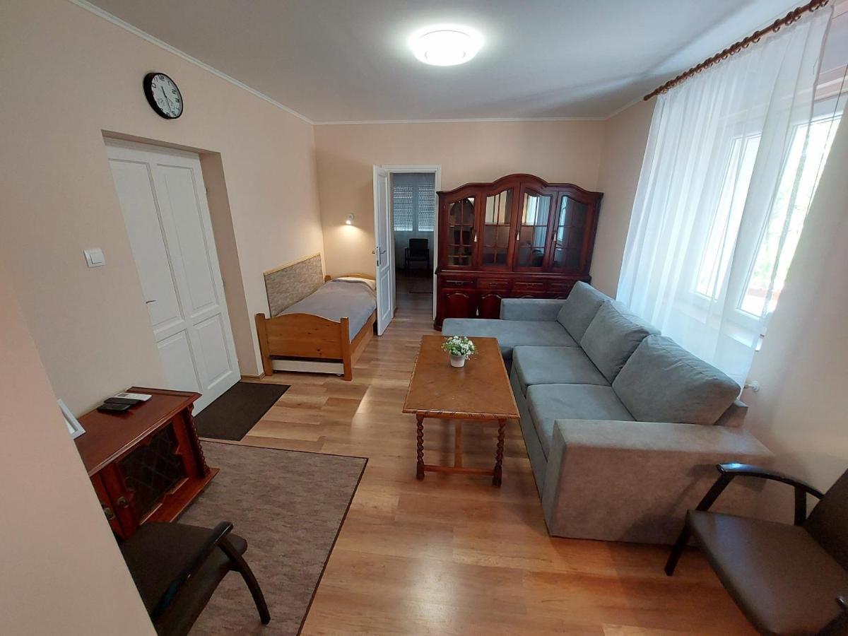 Hotel E-Tekergok Haza Bukkzserc Exterior foto